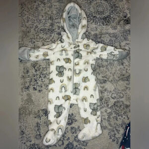 le  top bebe snowsuit size 0-3 months
